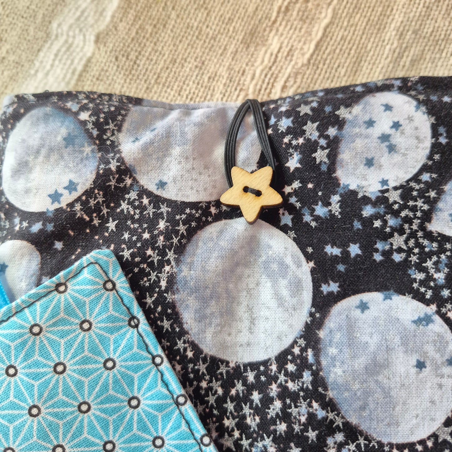 Pochette à livre de poche avec marque page assortie