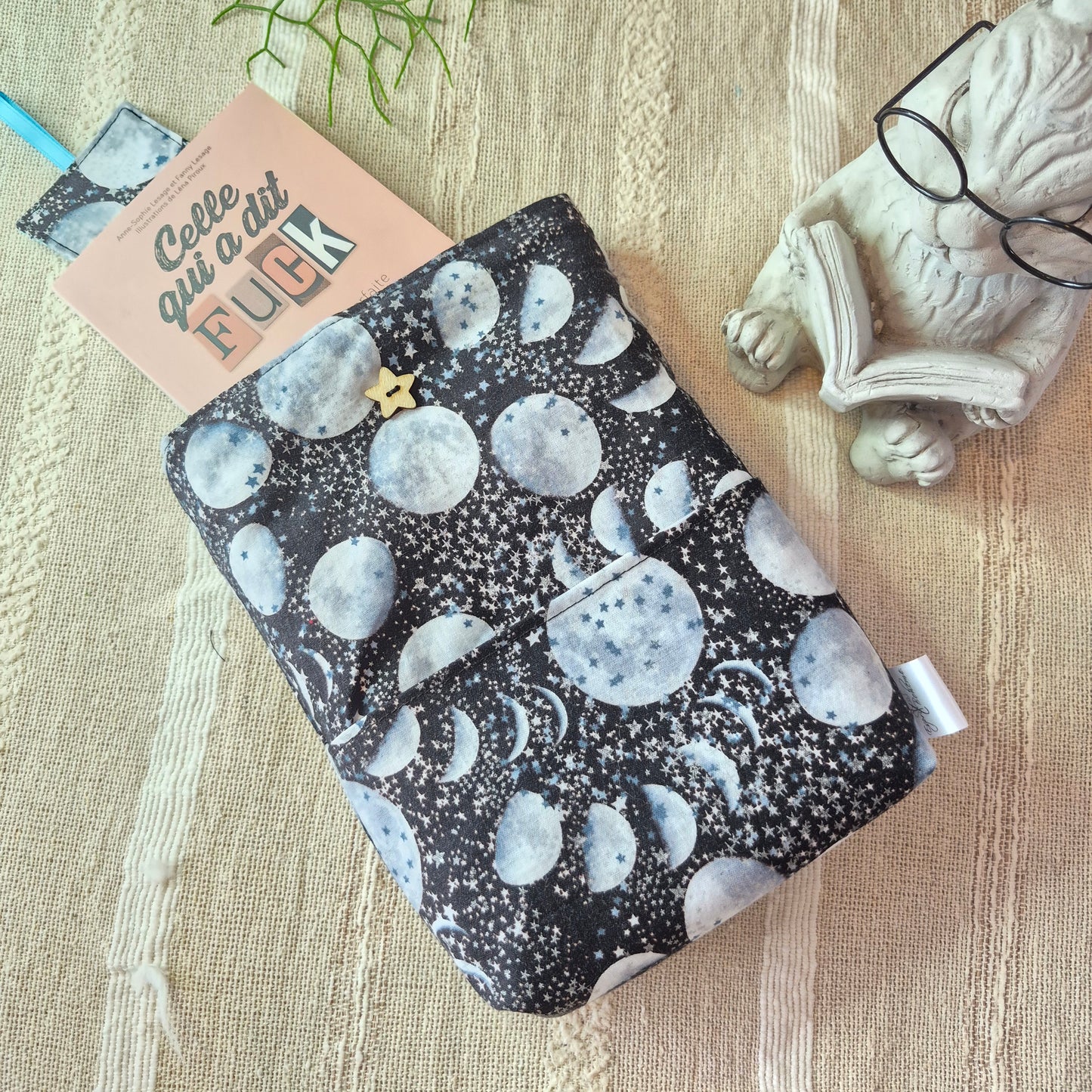 Pochette à livre de poche avec marque page assortie