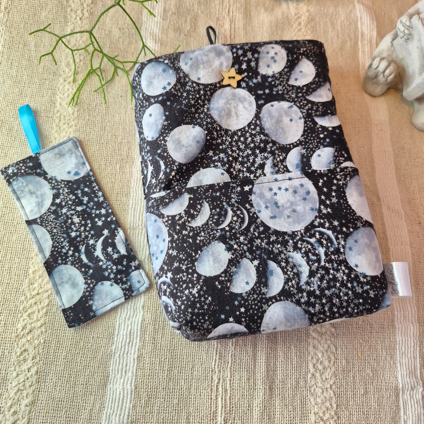 Pochette à livre de poche avec marque page assortie