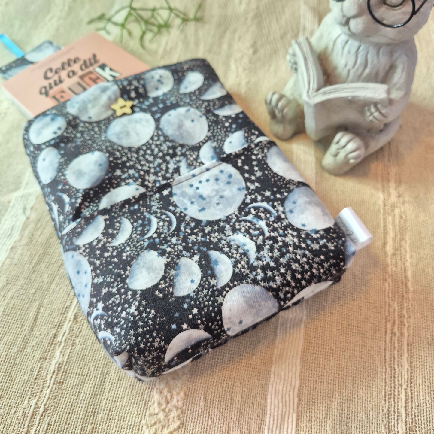 Pochette à livre de poche avec marque page assortie